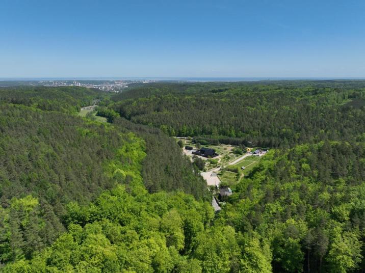 Trójmiasto&#x20;to&#x20;aglomeracja&#x20;z&#x20;jednej&#x20;strony&#x20;opierająca&#x20;się&#x20;o&#x20;wybrzeże&#x20;Bałtyku&#x2c;&#x20;z&#x20;drugiej&#x20;otacza&#x20;je&#x20;rozległy&#x20;kompleks&#x20;leśny